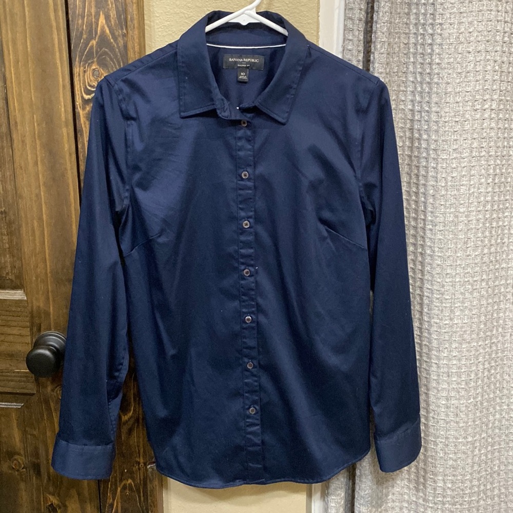 Size 10 Banana Republic, lightly worn buisness dress shirts.